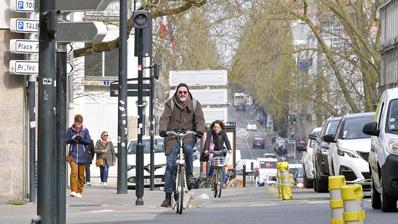 Du 15 juillet au 2 août compris, la rue de Strasbourg est fermée à la circulation automobile et vélo dans le sens sud-nord. © Rodolphe Delaroque
