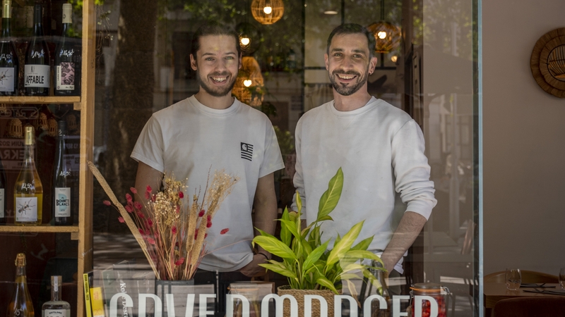 OBBO. Venus du Pickles, Antoine Gaudin et Guillaume Claireau ont traversé le cours des Cinquante-Otages pour y ouvrir OBBO. Au départ spécialisés dans les desserts, le cuisinier et le sommelier « ont élargi leur offre avec des propositions salées tout aussi belles et savoureuses pour des déjeuners, apéros dînatoires ou brunch mémorables », souligne l’équipe des Tables de Nantes.