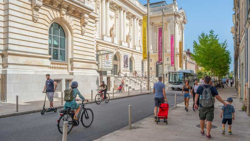 La rue Clemenceau, l'une des artères appelée à intégrer la zone à trafic limité (ZTL) de Nantes © Roberto Giangrande. La rue Clemenceau, l'une des artères appelée à intégrer la zone à trafic limité (ZTL) de Nantes © Roberto Giangrande.