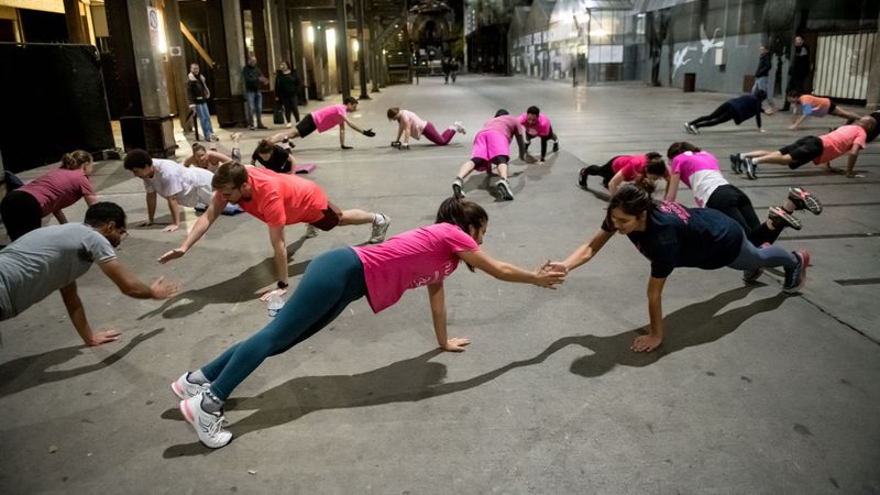 Sous les Nefs, les sportifs de Nantes Urban Fit ont bougé pour Octobre Rose. © Tim Fox Sous les Nefs, les sportifs de Nantes Urban Fit ont bougé pour Octobre Rose. © Tim Fox