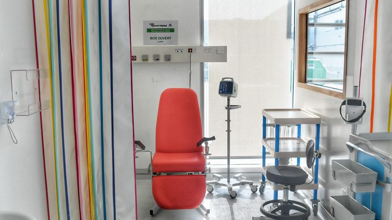 Une salle de consultation présentée dans le bâtiment témoin. © Thierry Mézerette