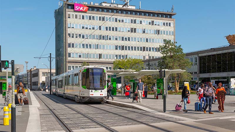 Rebaptisées « Gare Nord - Jardin des plantes » et « Duchesse Anne - Château », les stations de tramway ont adopté un look plus végétal.