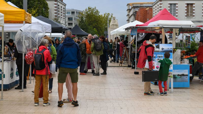 Le marché de la caserne déploie ses étals tous les jeudis. © Thierry Mezerette Le marché de la caserne déploie ses étals tous les jeudis. © Thierry Mezerette