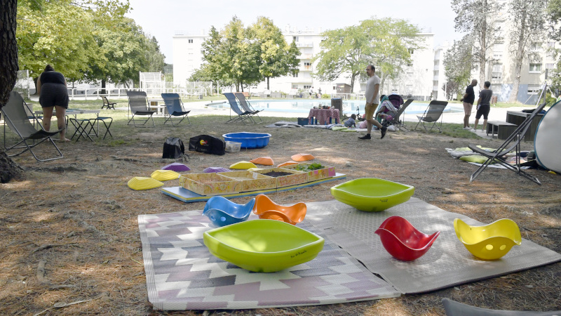 Transats, jeux et convivialité sur la plage verte de la Boissière à Nantes Nord.  © Rodolphe Delaroque / Nantes Métropole